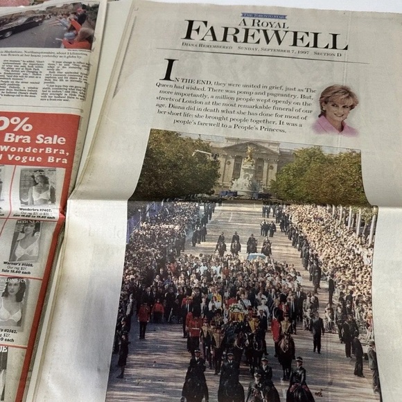 1997 The Sunday Star Newspaper Princess Diana Goodbye England's Rose - Sep.7/97 - Picture 8 of 10